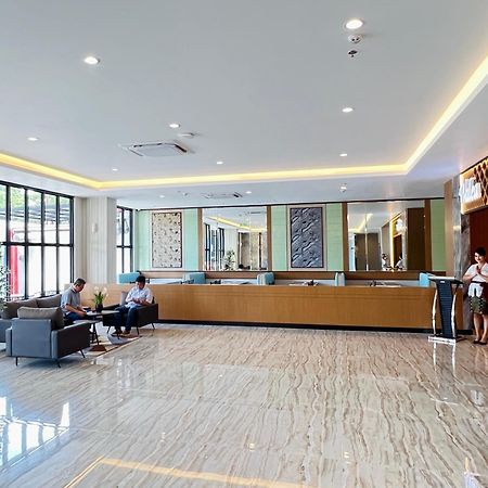 D'Primahotel Airport Sultan Hasanuddin Makassar Sudiang Экстерьер фото